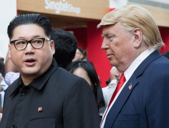 Ким Ченын - У Ким Чен Ына есть двойник? На новых фотографиях северокорейского лидера заметили странное пятно - usa.one - Кндр