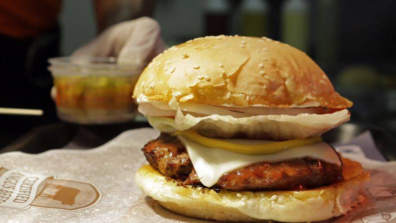 Wendy's выводит гамбургеры из меню в некоторых заведениях из-за дефицита мяса - golos-ameriki.ru - Сша