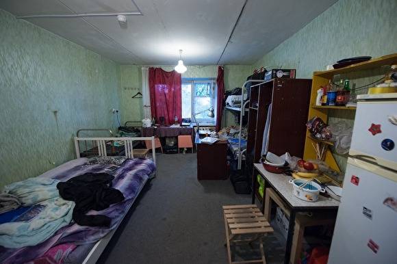 В Хабаровске на карантин закрыли общежитие медвуза, чьи студенты работают с COVID-больными - znak.com - Хабаровск