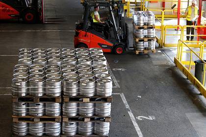 Во Франции решили вылить десять миллионов литров пива - lenta.ru - Франция