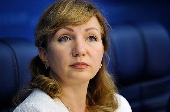 Лариса Тутова - Тутова: вероятность отмены ОГЭ в этом году очень высокая - pnp.ru