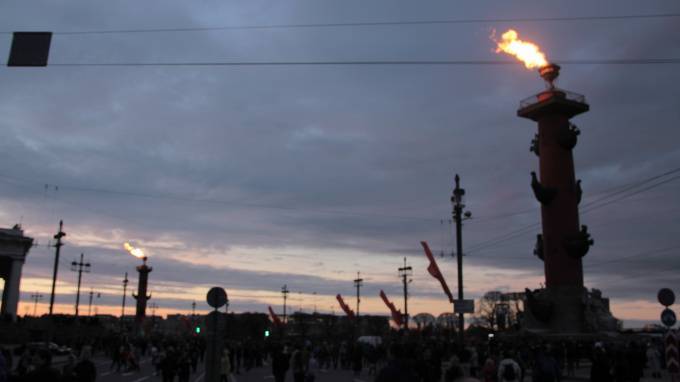 В День Победы традиционно зажгут ростральные колонны - piter.tv - Санкт-Петербург