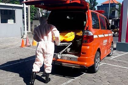 Тело загадочно умершего туриста нашли в кровати в отеле на Бали - lenta.ru
