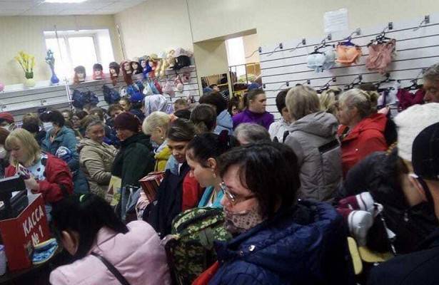 Жители Алтая устроили давку в магазине во время карантина - newtvnews.ru - Россия - республика Алтай - Рубцовск