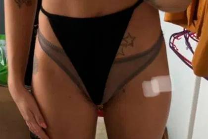 Девушка заказала бикини по интернету и поделилась ужасом после примерки - lenta.ru - Англия