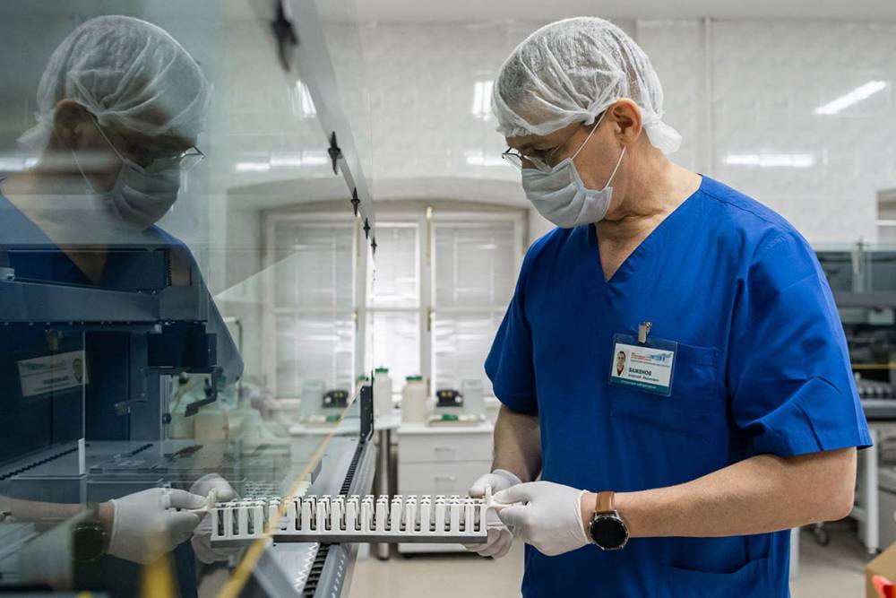 Более 4,8 миллиона тестов на коронавирус провели в России - vm.ru - Россия