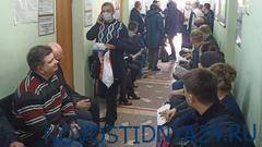Врач: «Поликлиники остаются рассадниками коронавирусной инфекции!» - novostidnya24.ru - Москва