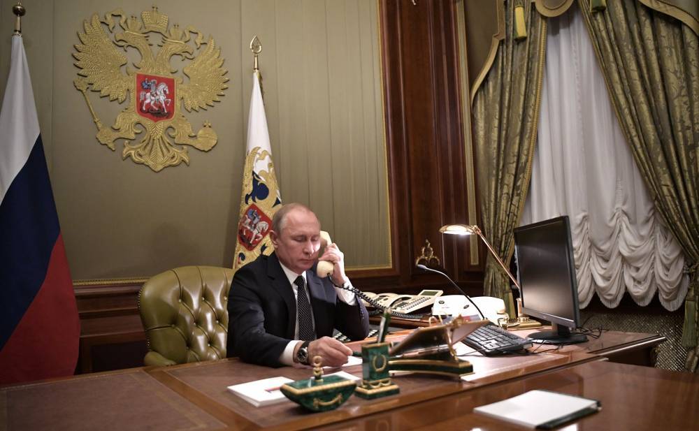 Владимир Путин - Синдзо Абэ - Путин провел телефонный разговор с премьером Японии - vm.ru - Россия - Япония