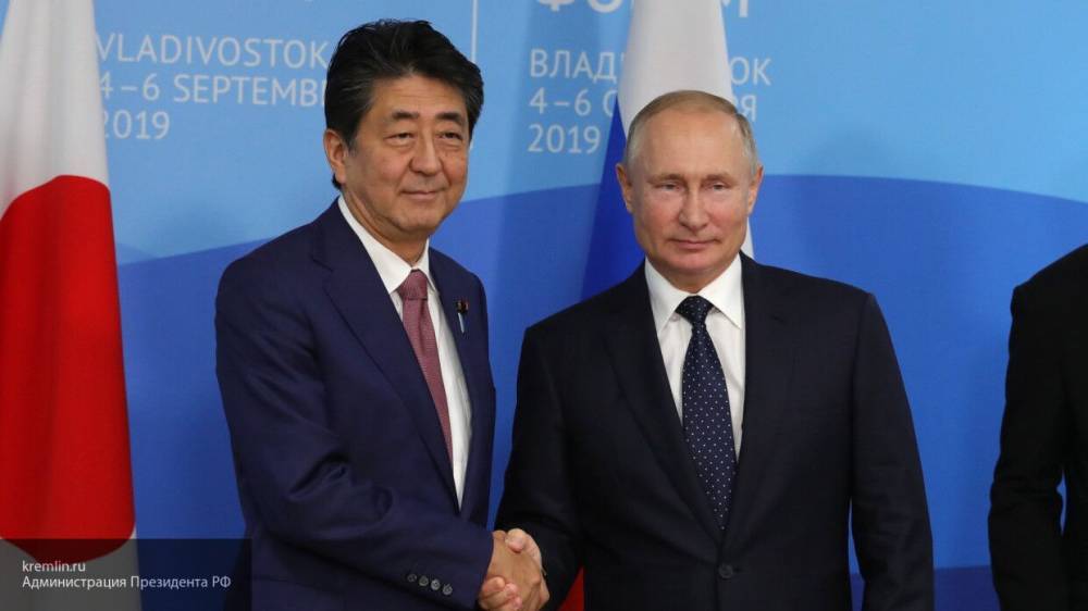 Владимир Путин - Путин провел телефонный разговор с Премьер-министром Японии - politexpert.net - Япония