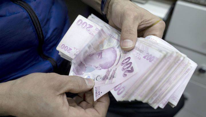 Турецкая лира упала до минимума по отношению к доллару - vesti.ru - Сша - Анкара