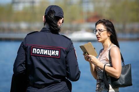 Россиянам, живущим не по прописке, посоветовали носить с собой дополнительные документы - znak.com
