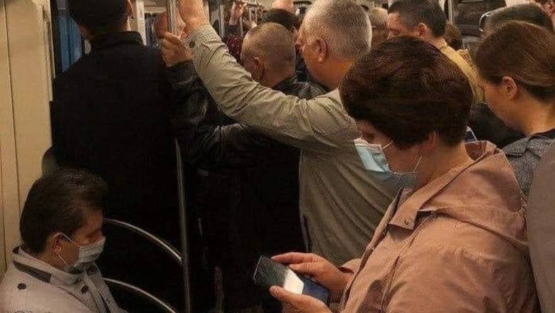 Юлия Ауг - Фото дня: так выглядит социальная дистанция в московском транспорте - newizv.ru - Москва