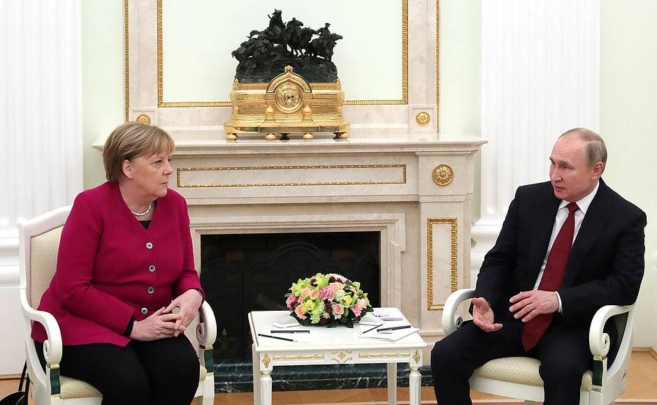 Владимир Путин - Ангела Меркель - Путин и Меркель поздравили друг друга с 75-летием освобождения мира от фашизма - vm.ru - Россия - Германия