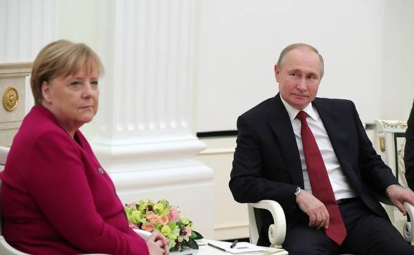 Путин и Меркель поздравили друг друга с 75-й годовщиной освобождения мира от фашизма - nakanune.ru - Россия - Германия