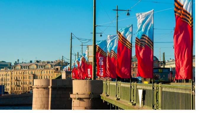 На Невском проспекте по громкоговорителю объявили о капитуляции Германии - piter.tv - Санкт-Петербург - Германия
