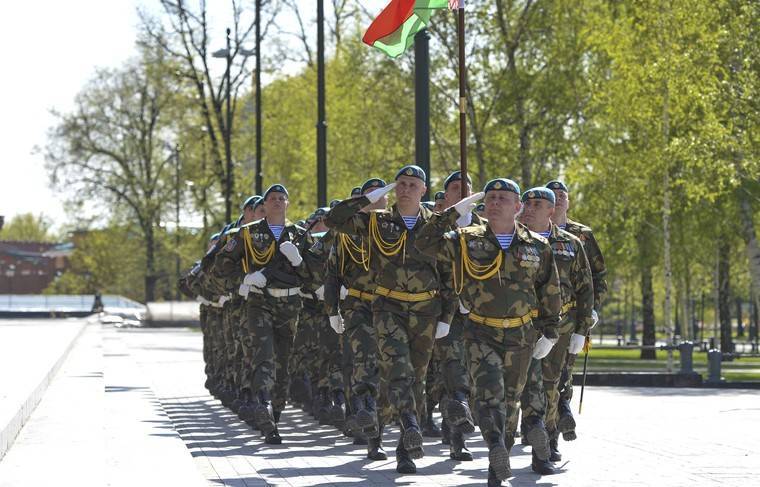Лукашенко пригласил на парад Победы переболевших коронавирусом - news.ru - Белоруссия - Минск