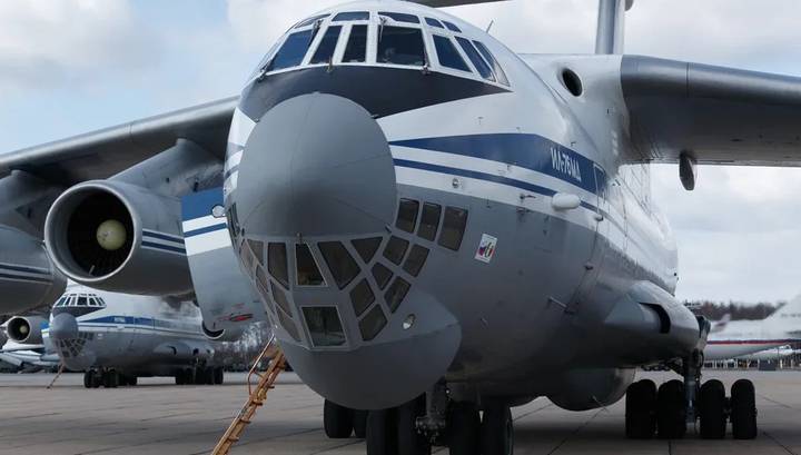 Российские военные возвращаются домой. Первый Ил-76 вылетел из Италии - vesti.ru - Россия - Италия