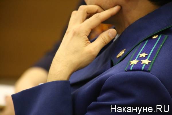Прокуратура и оперштаб проверяют информацию о том, что больную COVID-19 пенсионерку оставили у подъезда - nakanune.ru - Екатеринбург