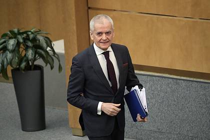 Геннадий Онищенко - Названа продолжительность жизни коронавируса на масках и одежде - lenta.ru