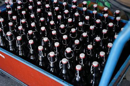 Пивоварня бесплатно раздала тысячи литров не проданного из-за коронавируса пива - lenta.ru - Германия