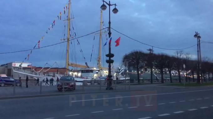 Видео: в Петербург прибыли боевые корабли - piter.tv - Санкт-Петербург
