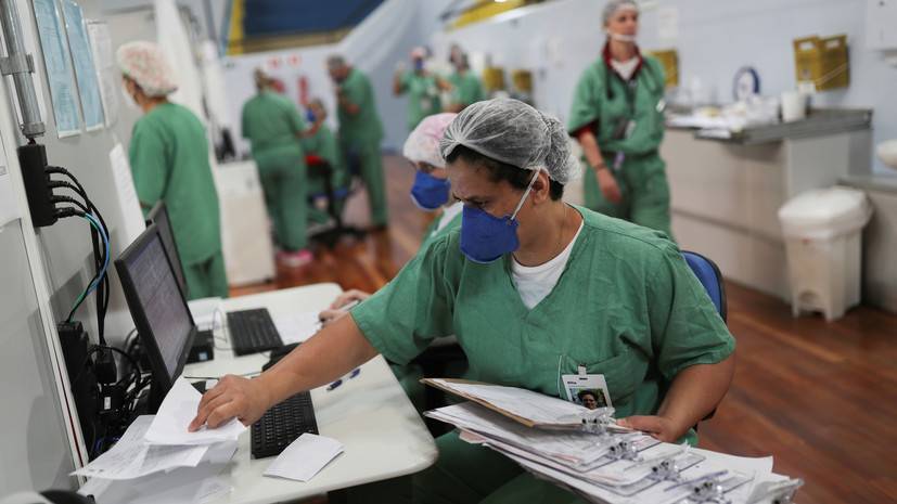 В Бразилии за сутки скончался 751 человек с коронавирусом - russian.rt.com - Бразилия - Минздрав