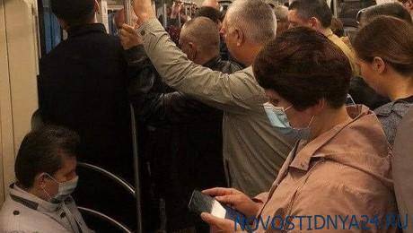 Юлия Ауг - Фото дня: так выглядит социальная дистанция в московском транспорте - novostidnya24.ru - Москва