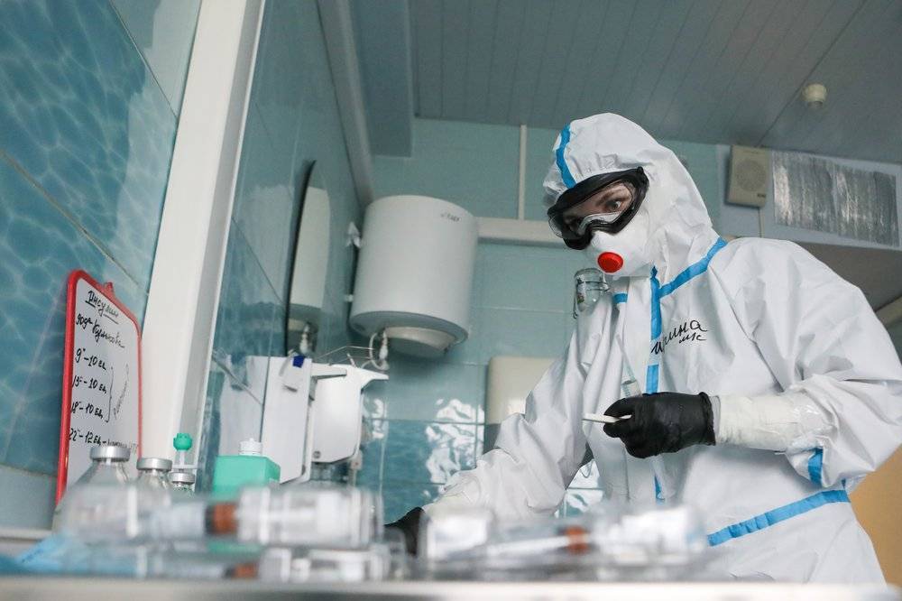 За сутки в России выявили 10 817 новых случаев коронавируса - vm.ru - Россия