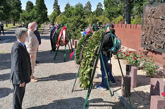 В Милане возложили венки к памятнику советским воинам, погибшим в Италии - pnp.ru - Россия - Италия