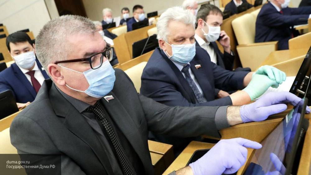 Депутатов Госдумы обязали носить маски и перчатки на заседаниях - politexpert.net - Россия