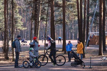 В Роспотребнадзоре сообщили о возможном снятии ограничений на прогулки с детьми - lenta.ru