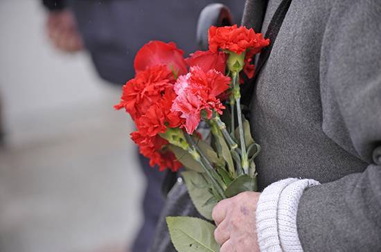 Волонтеры возложили цветы к мемориалам воинской славы от имени более чем 3500 ветеранов - pnp.ru - Россия