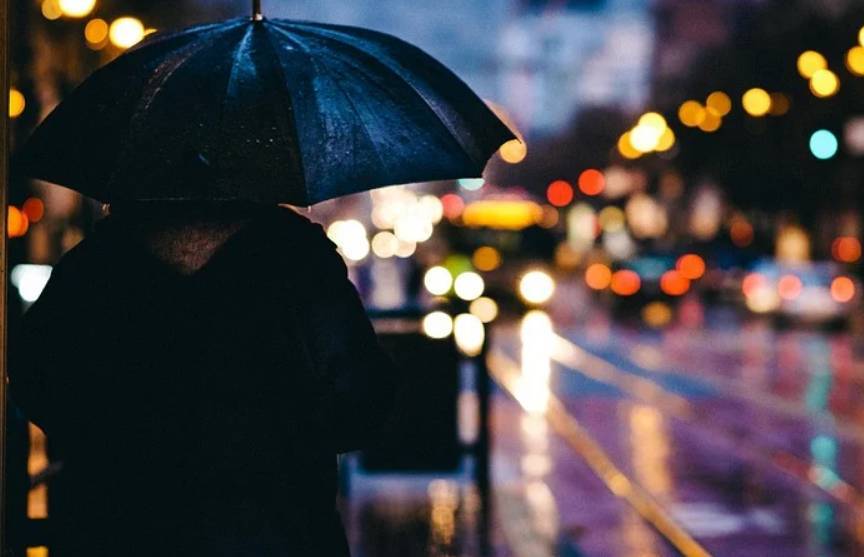 На YouTube появился канал, на котором можно часами «гулять» по городам мира под дождем - ont.by