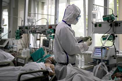 Михаил Мишустин - Мишустин заявил о нехватке средств защиты для врачей в части регионов - lenta.ru - Россия