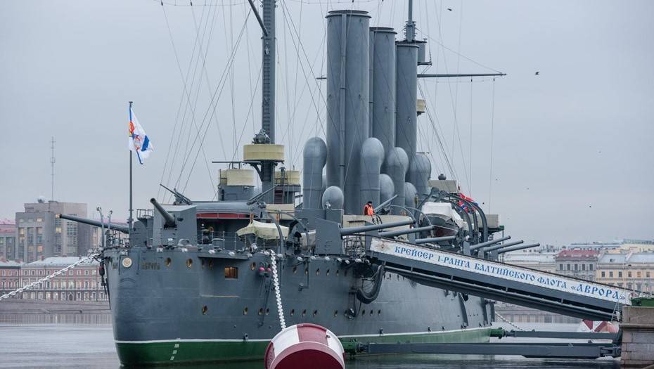 Экипаж "Авроры" провел дезинфекцию крейсера - dp.ru
