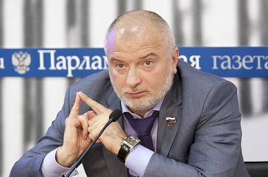 Андрей Клишас - Клишас: голосование по Конституции можно провести в конце июня - pnp.ru - Россия
