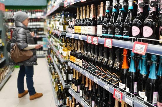 Инна Святенко - Совфед не будет рекомендовать Правительству повысить возраст продажи алкоголя в условиях пандемии - pnp.ru - Россия
