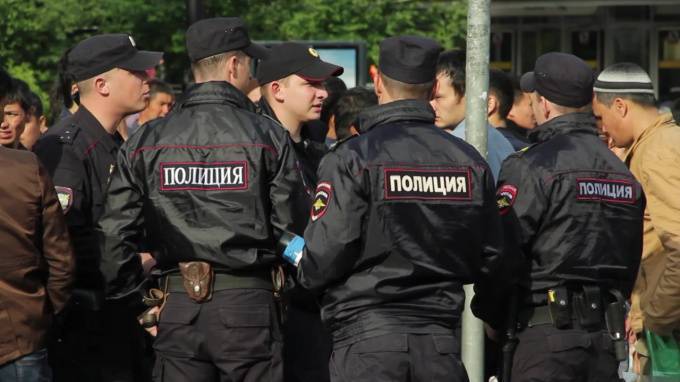 Протоколы на нарушителей "масочного" режима в Петербурге в мае не выписывались массово - piter.tv - Санкт-Петербург - Петербург