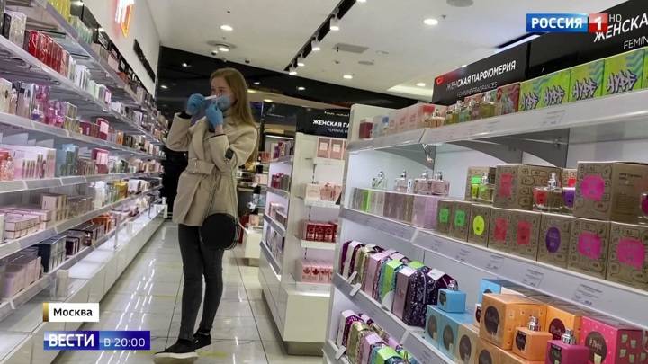 Маски и перчатки - главный тренд в открывающихся бутиках - vesti.ru - Москва