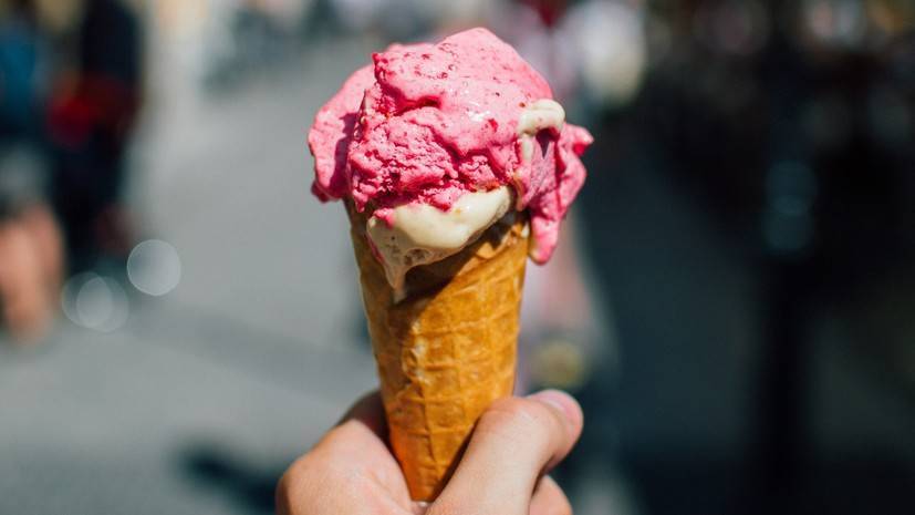 Михаил Гинзбург - Диетолог оценил опасность для здоровья мороженого в жаркую погоду - russian.rt.com