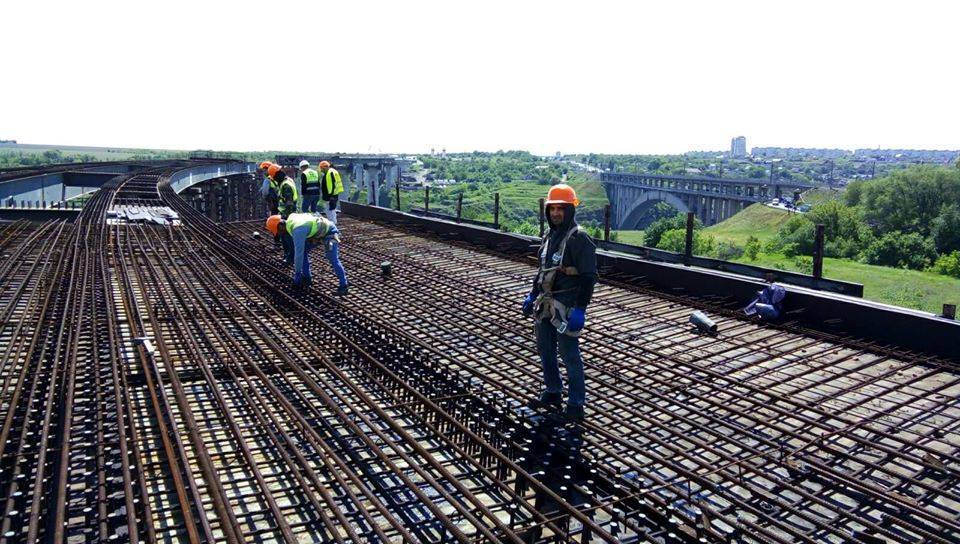 В Запорожье мосты через Днепр строят полторы сотни человек - inform.zp.ua - район Хортицкий