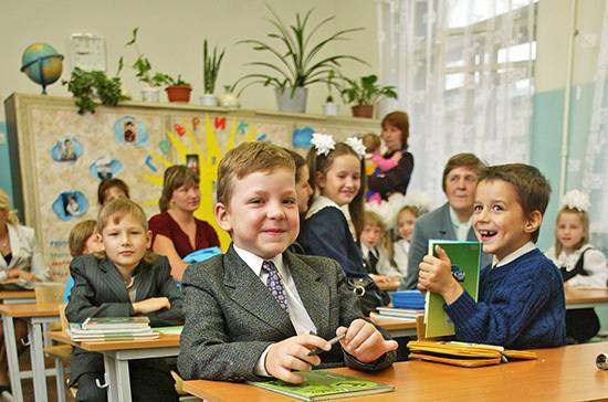 Александр Беглов - С 1 сентября петербургские школьники вернутся в классы - pnp.ru - Россия - Санкт-Петербург