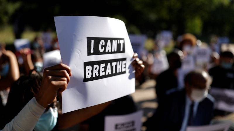 Джордж Флойд - Противники расизма провели акцию протеста у посольства США в Париже - golos-ameriki.ru - Сша - Париж