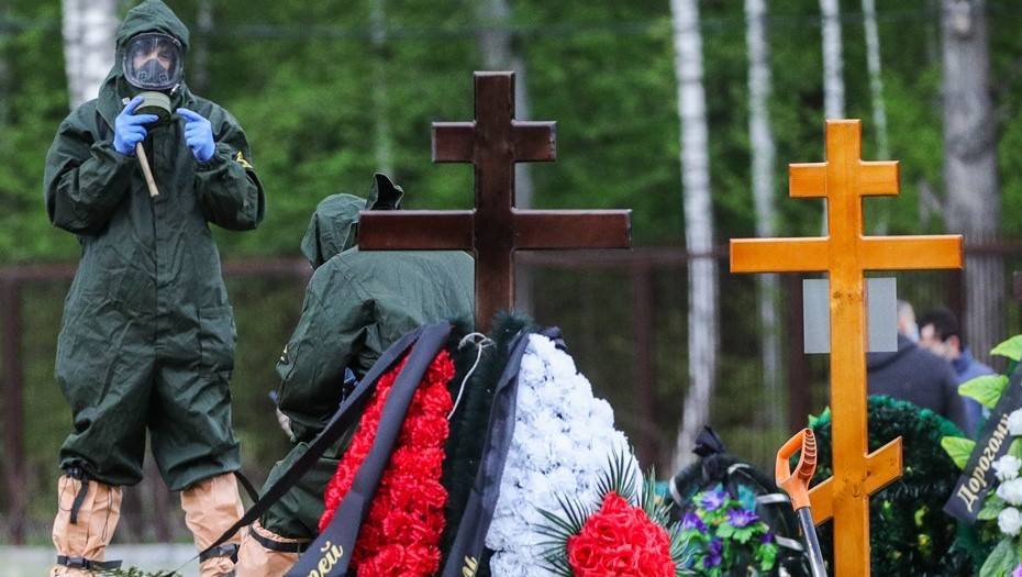 Перед Святой Троицей петербуржцам напомнили о правилах посещения кладбищ - dp.ru