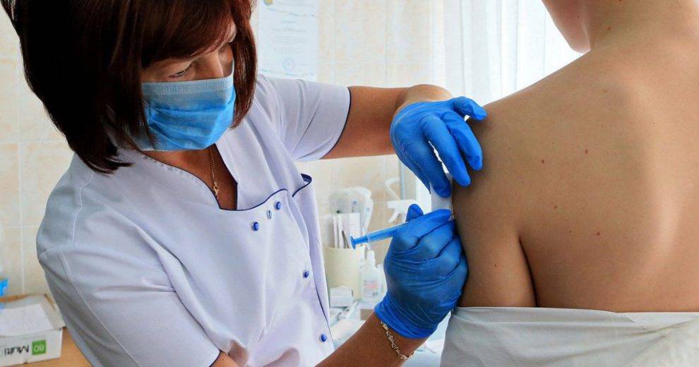 Дмитрий Чернышенко - Стало известно, когда может начаться массовая вакцинация жителей от коронавируса - gorodglazov.com - Россия
