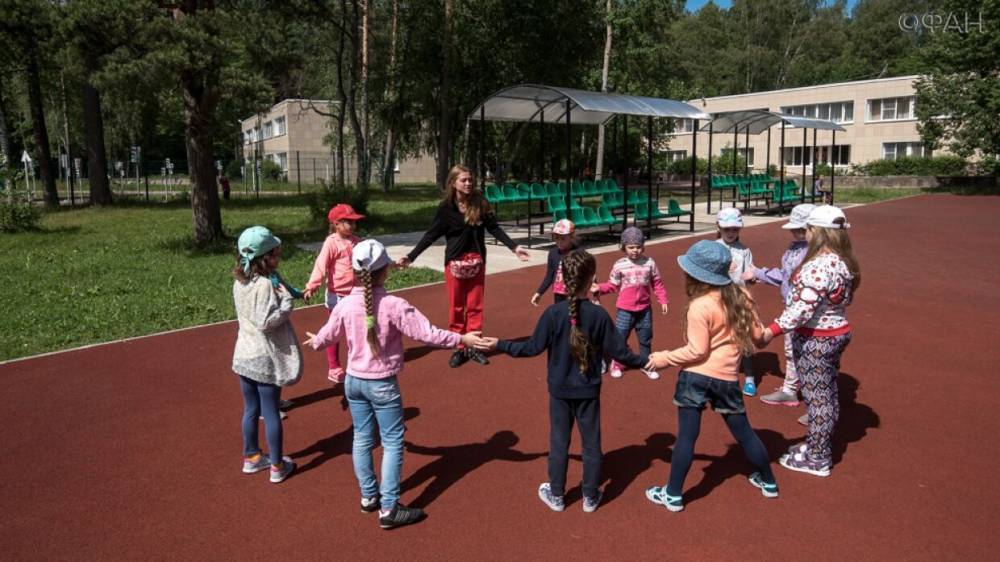 Эксперты обсудили проблемы защиты детей в России - riafan.ru - Россия