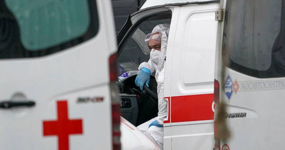 В Москве умер еще 61 пациент с коронавирусом - ren.tv - Россия - Москва