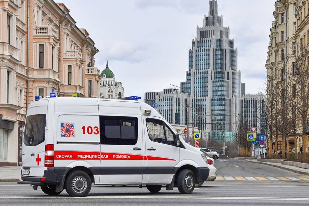 За сутки от COVID-19 в России умерли 178 человек - vm.ru - Россия