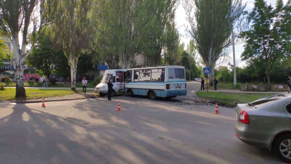 В Запорожье произошло ДТП с участием двух маршруток: водителей госпитализировали - inform.zp.ua - Запорожье