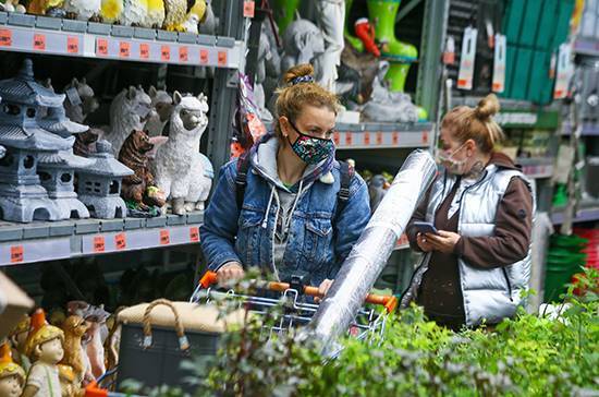 СМИ: более половины ретейлеров планируют закрывать магазины в России - pnp.ru - Россия
